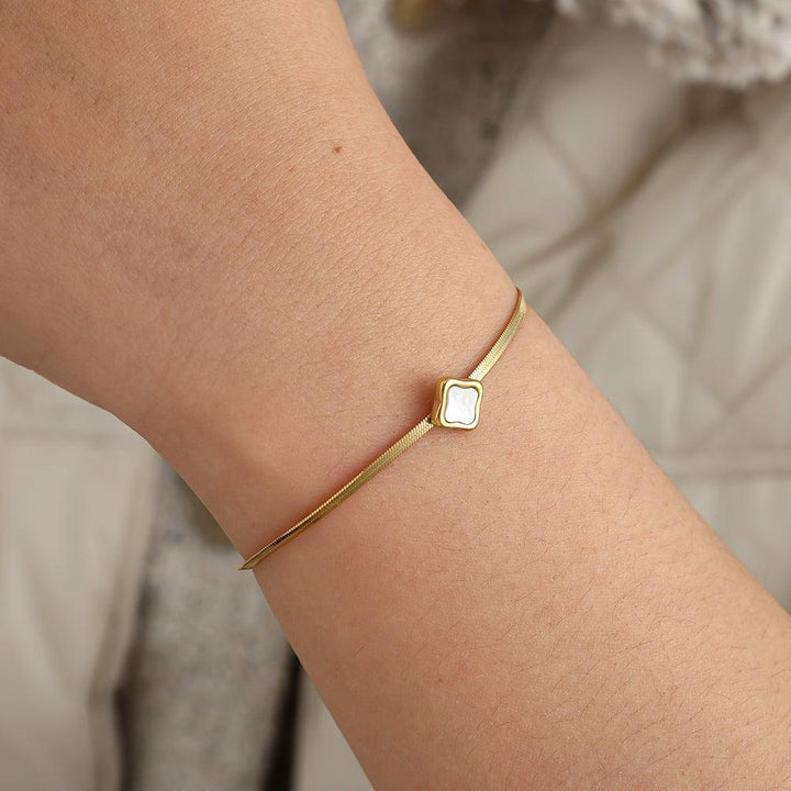 „Arinira“ Shell Flower Armband