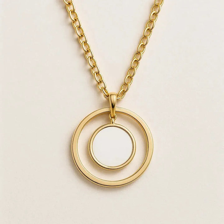 "Aurevia" – Gold Necklace with Mother-of-Pearl Moon Pendant
