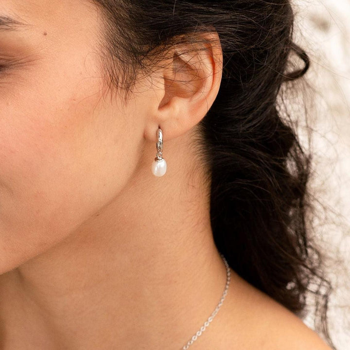 "Elaris" – 925 Silver Hoop Earrings with Real Freshwater Pearl