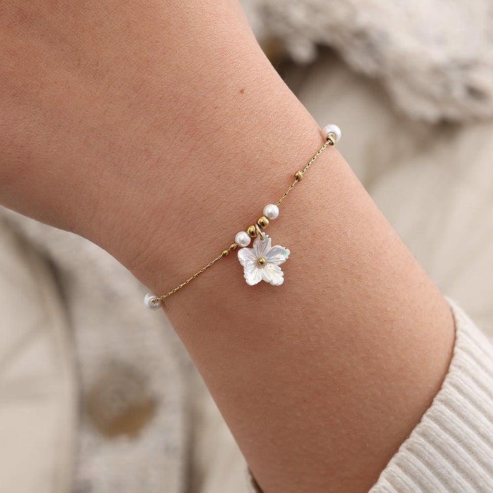 „Elinara“ Pearl Dots And Flower Armband