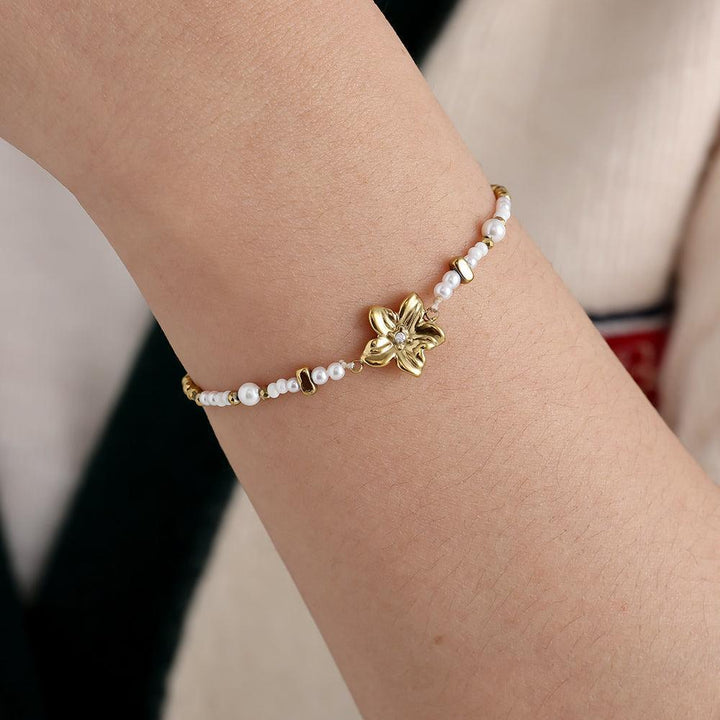 „Loranira“ Nice Flower And Pearl