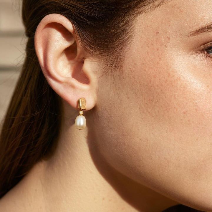 "Lunari" – Stud Earrings Made of 925 Silver with Freshwater Pearl & Zirconia