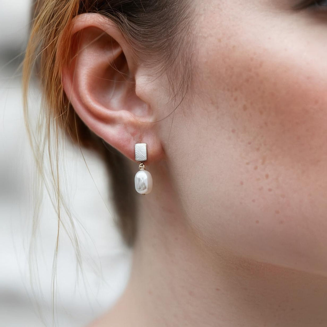 "Lunari" – Stud Earrings Made of 925 Silver with Freshwater Pearl & Zirconia