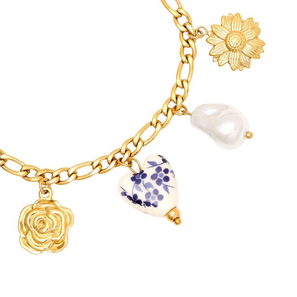 „Lunielle“ – Edelstahl-Arm­kette mit Keramikperlen-Charms, 17 cm + 3 cm