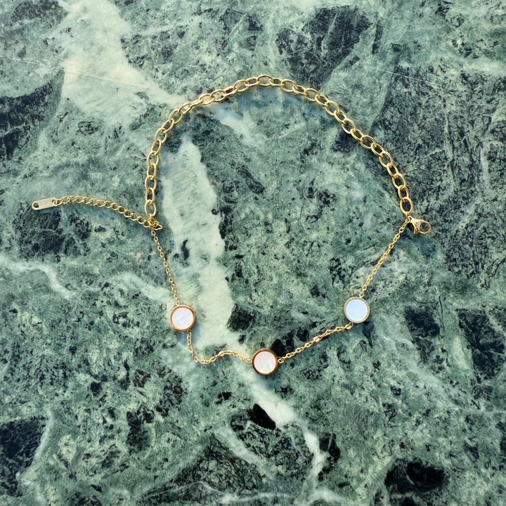 "Miralyn" – Zweireihiges Armband mit Perlmutt-Elementen