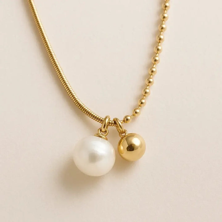"Rana" – Gold-coloured Necklace with Freshwater Pearl & Ball Pendant (42+5 cm)