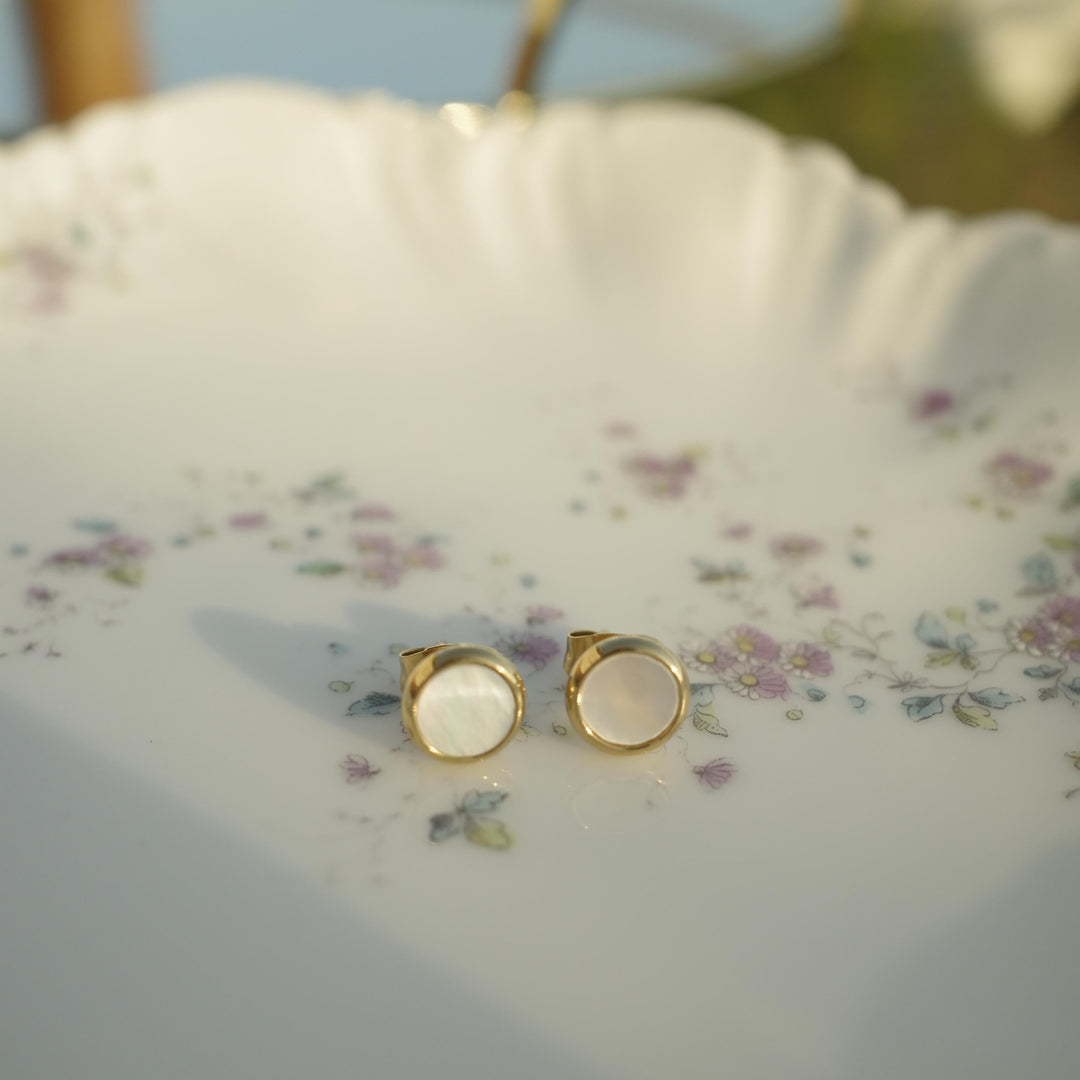 "Valenya" – Stud Earrings with Mother-of-Pearl Inlay