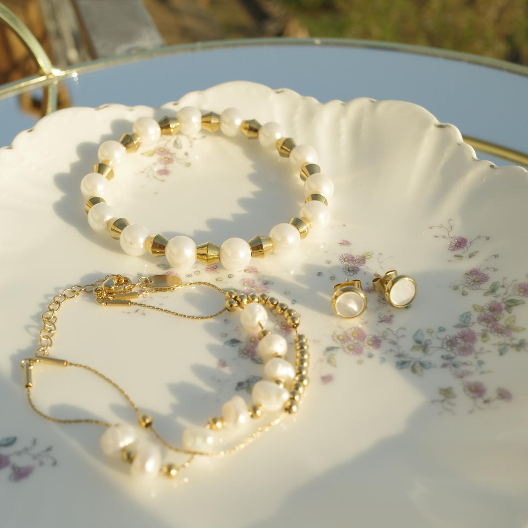 "Valenya" – Stud Earrings with Mother-of-Pearl Inlay